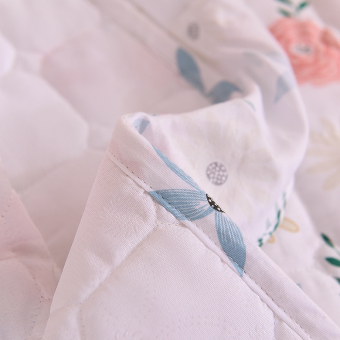 91家纺网 家纺一手货源 找家纺 甜之梦家纺 2025新款全棉夹棉防滑抗菌花边款床盖 粉红佳人