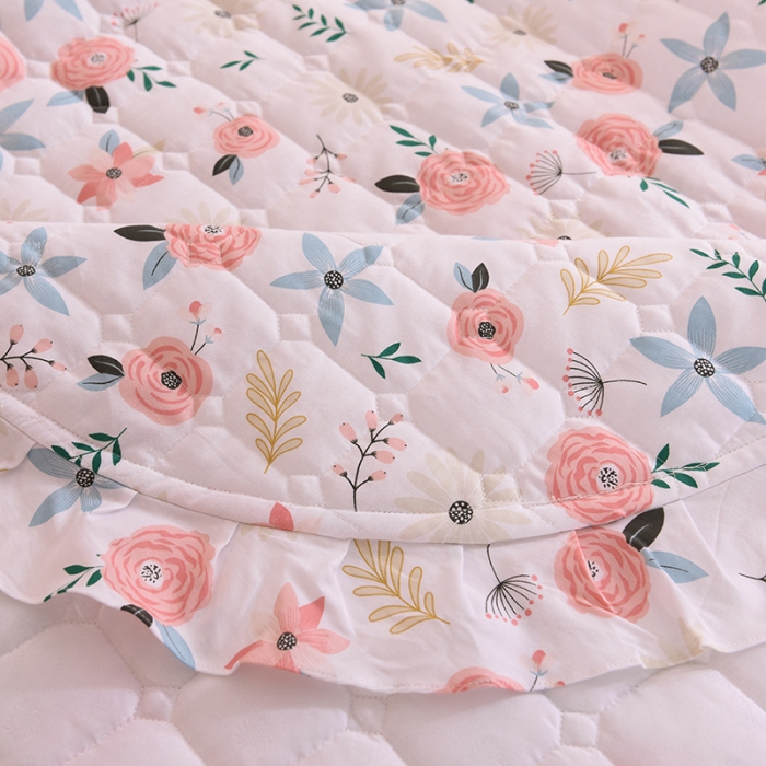 91家纺网 家纺一手货源 找家纺 甜之梦家纺 2025新款全棉夹棉防滑抗菌花边款床盖 粉红佳人