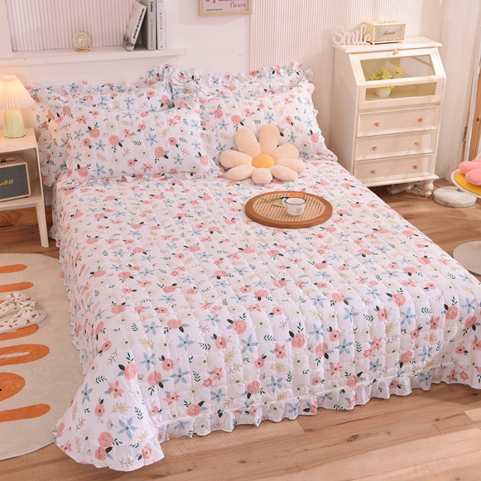 91家纺网 家纺一手货源 找家纺 甜之梦家纺 2025新款全棉夹棉防滑抗菌花边款床盖 粉红佳人