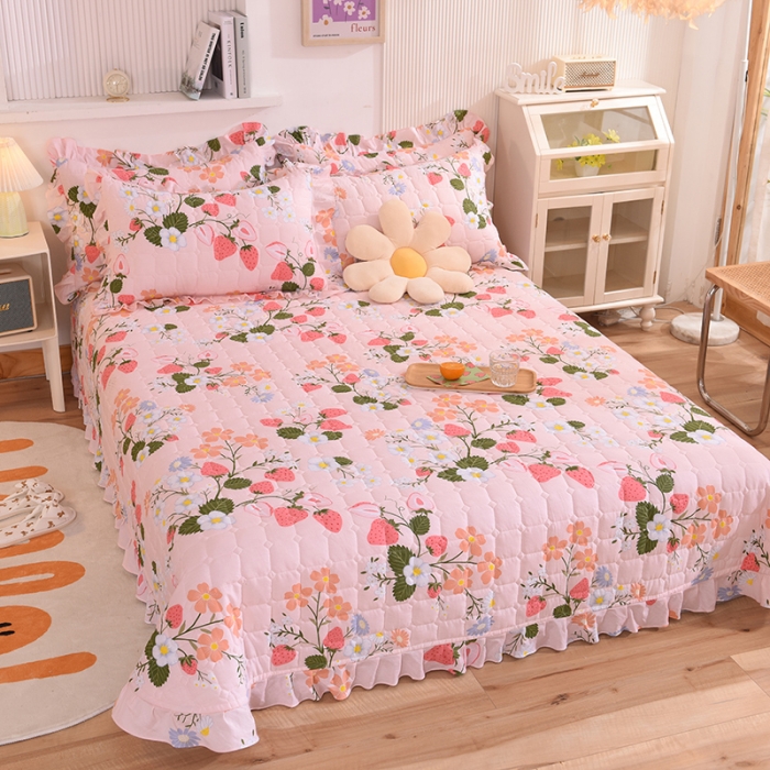 91家纺网 家纺一手货源 找家纺 甜之梦家纺 2025新款全棉夹棉防滑抗菌花边款床盖 莓之语