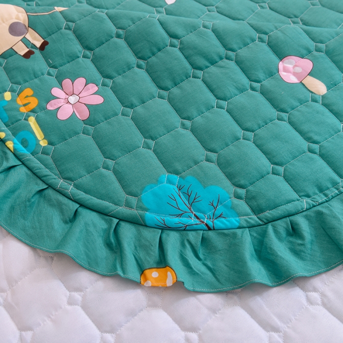 91家纺网 家纺一手货源 找家纺 甜之梦家纺 2025新款全棉夹棉防滑抗菌花边款床盖小鹿精灵绿