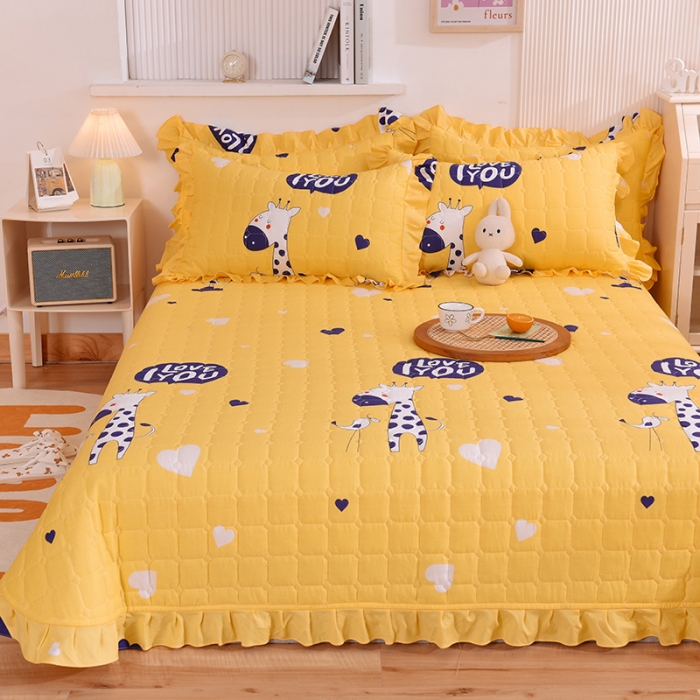 91家纺网 家纺一手货源 找家纺 甜之梦家纺 2025新款全棉夹棉防滑抗菌花边款床盖长颈鹿多多