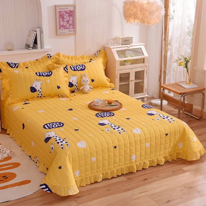 91家纺网 家纺一手货源 找家纺 甜之梦家纺 2025新款全棉夹棉防滑抗菌花边款床盖长颈鹿多多