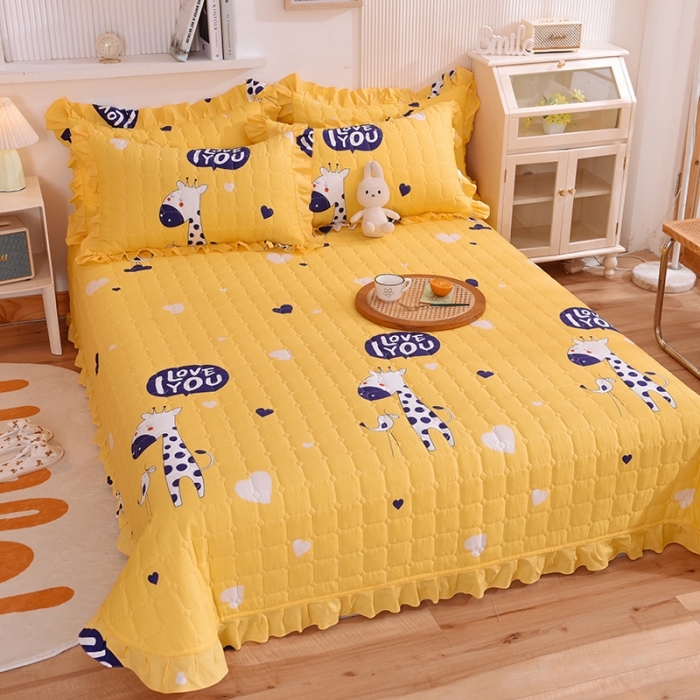 91家纺网 家纺一手货源 找家纺 甜之梦家纺 2025新款全棉夹棉防滑抗菌花边款床盖长颈鹿多多