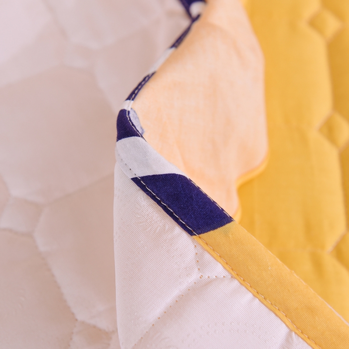 91家纺网 家纺一手货源 找家纺 甜之梦家纺 2025新款全棉夹棉防滑抗菌花边款床盖长颈鹿多多