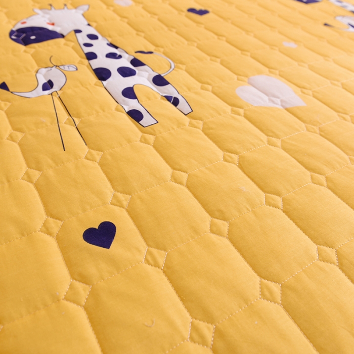 91家纺网 家纺一手货源 找家纺 甜之梦家纺 2025新款全棉夹棉防滑抗菌床笠 长颈鹿多多