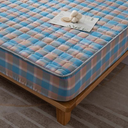 91家纺网 家纺一手货源 找家纺 （总）卡伦 2025全棉色织水洗棉夹棉床笠席梦思保护套22色