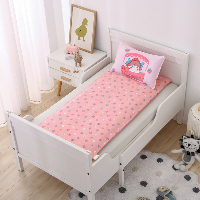 91家纺网 家纺一手货源 找家纺 鱼宝 2021新款AB版全棉婴童套件  草莓姑娘