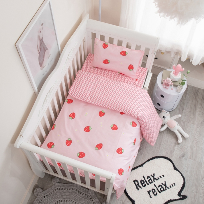 91家纺网 家纺一手货源 找家纺 鱼宝 2021新款AB版全棉婴童套件 草莓甜心