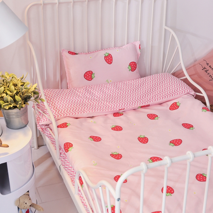 91家纺网 家纺一手货源 找家纺 鱼宝 2021新款AB版全棉婴童套件 草莓甜心