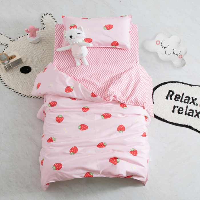 91家纺网 家纺一手货源 找家纺 鱼宝 2021新款AB版全棉婴童套件 草莓甜心