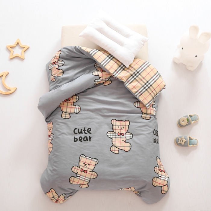 91家纺网 家纺一手货源 找家纺 鱼宝 2021新款AB版全棉婴童套件 英伦小熊 灰