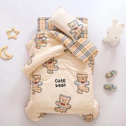 91家纺网 家纺一手货源 找家纺 鱼宝 2021新款AB版全棉婴童套件 英伦小熊 米