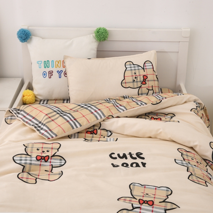 91家纺网 家纺一手货源 找家纺 鱼宝 2021新款AB版全棉婴童套件 英伦小熊 米