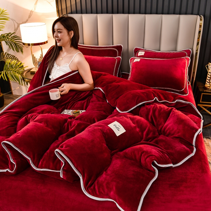 91家纺网 家纺一手货源 找家纺 牵梦萦家纺纯色加厚牛奶绒法莱绒四件套秋冬季加绒床裙款 酒红