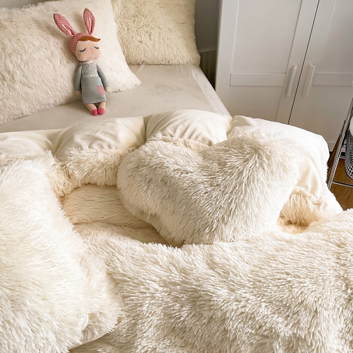 91家纺网 家纺一手货源 找家纺 邦妮 2024新款云貂绒纯色四件套 奶油白