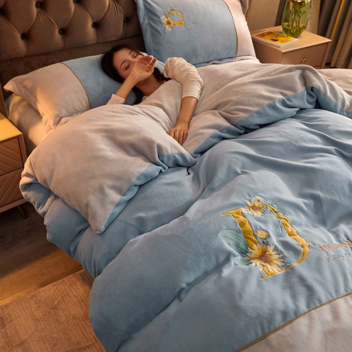 91家纺网 家纺一手货源 找家纺 昊川家纺 2021新款牛奶绒绣花四件套 D大调-雾霾兰