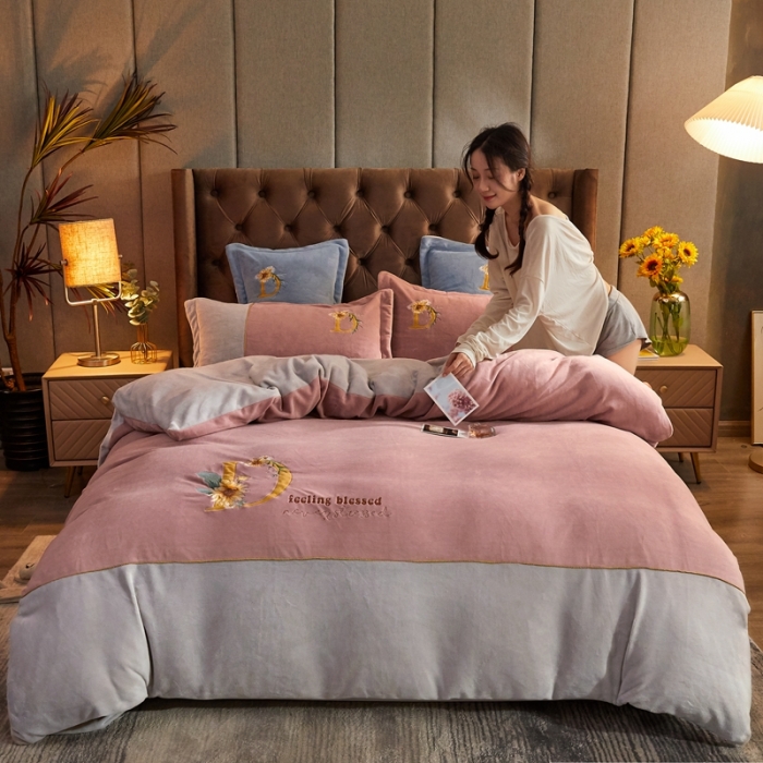 91家纺网 家纺一手货源 找家纺 昊川家纺 2021新款牛奶绒绣花四件套 伯爵D大调-粉玉