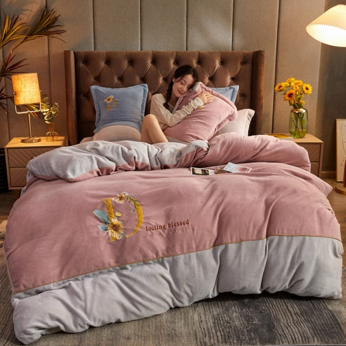 91家纺网 家纺一手货源 找家纺 昊川家纺 2021新款牛奶绒绣花四件套 伯爵D大调-粉玉