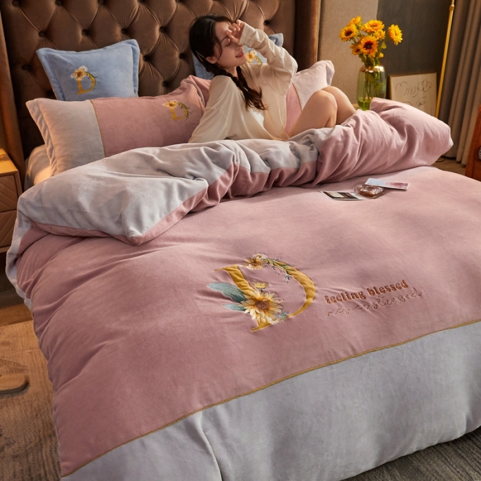 91家纺网 家纺一手货源 找家纺 昊川家纺 2021新款牛奶绒绣花四件套 伯爵D大调-粉玉