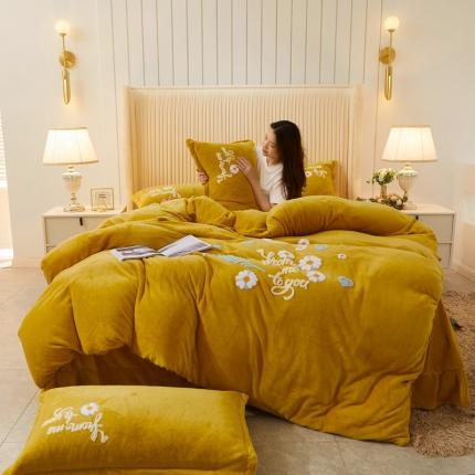 91家纺网 家纺一手货源 找家纺 恋佳 2023新款肌理纹牛奶绒毛巾绣绣花四件套 花飘带舞姜黄