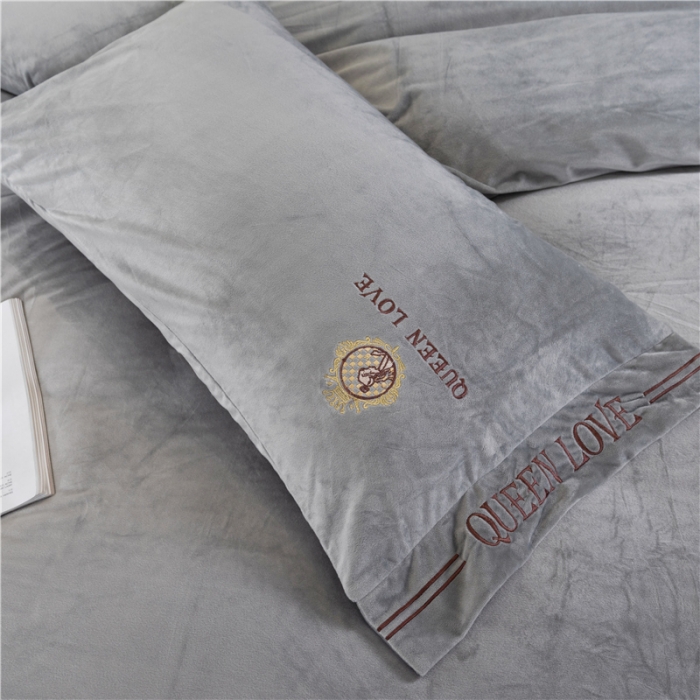 91家纺网 家纺一手货源 找家纺 福丽莱 宝宝绒刺绣四件套-浪漫风情 烟灰