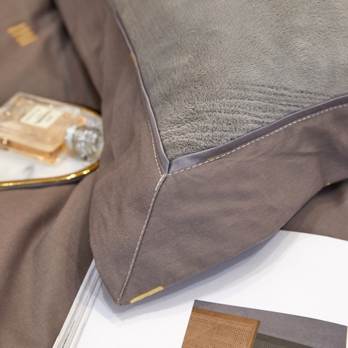 91家纺网 家纺一手货源 找家纺 杜先生2021新款230克牛奶绒拼角被边款四件套 安格斯-灰