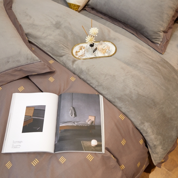 91家纺网 家纺一手货源 找家纺 杜先生2021新款230克牛奶绒拼角被边款四件套 安格斯-灰