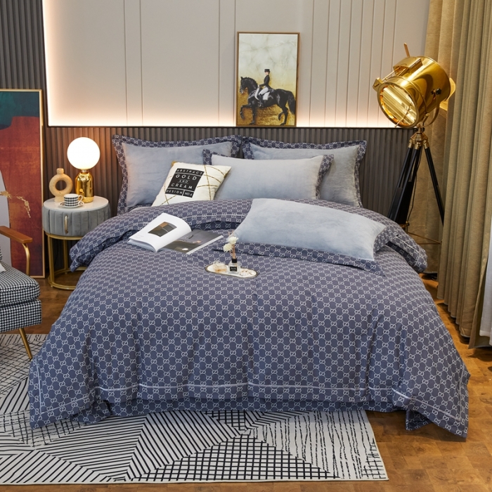 91家纺网 家纺一手货源 找家纺 杜先生2021新款230克牛奶绒拼角被边款四件套 古驰-深灰