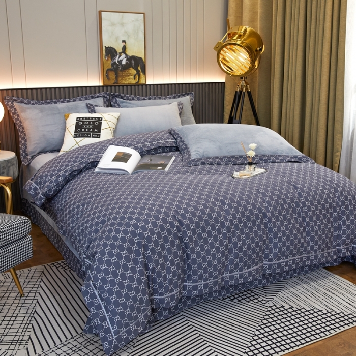 91家纺网 家纺一手货源 找家纺 杜先生2021新款230克牛奶绒拼角被边款四件套 古驰-深灰