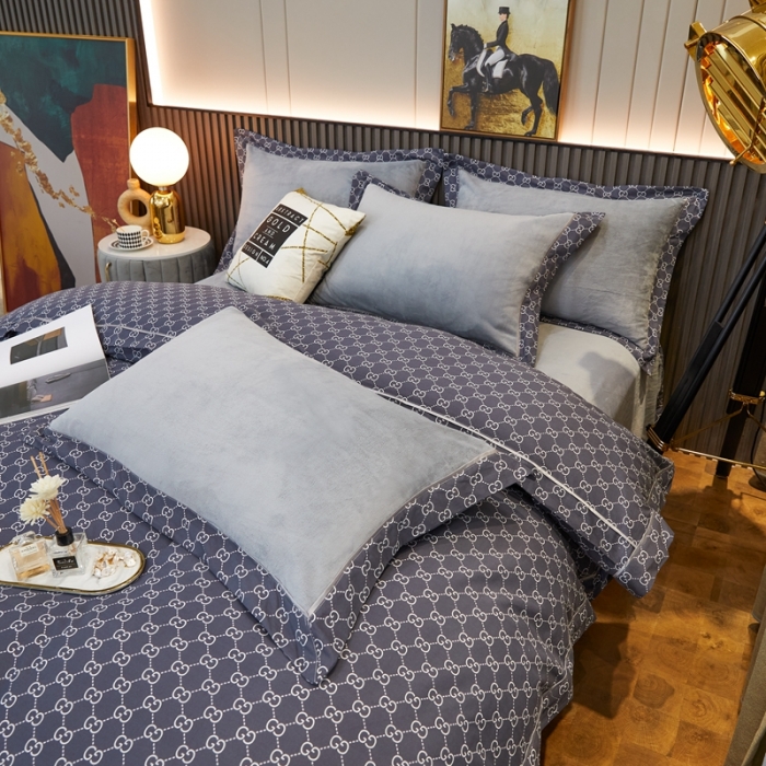 91家纺网 家纺一手货源 找家纺 杜先生2021新款230克牛奶绒拼角被边款四件套 古驰-深灰