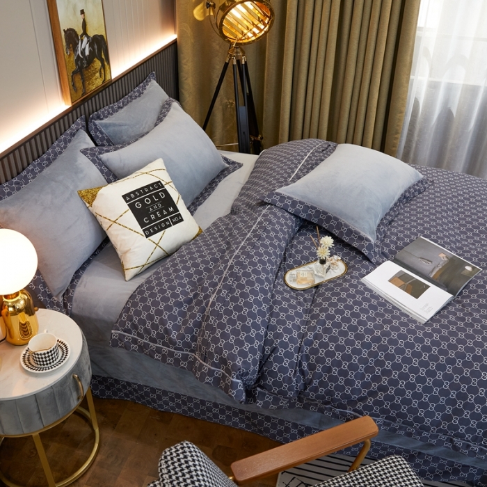 91家纺网 家纺一手货源 找家纺 杜先生2021新款230克牛奶绒拼角被边款四件套 古驰-深灰