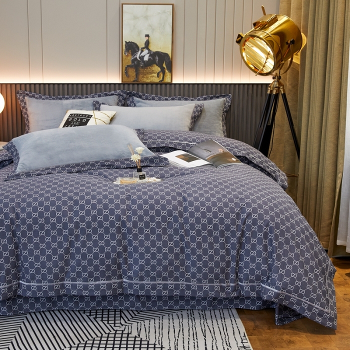 91家纺网 家纺一手货源 找家纺 杜先生2021新款230克牛奶绒拼角被边款四件套 古驰-深灰