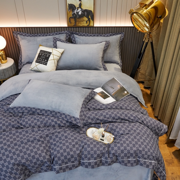 91家纺网 家纺一手货源 找家纺 杜先生2021新款230克牛奶绒拼角被边款四件套 古驰-深灰