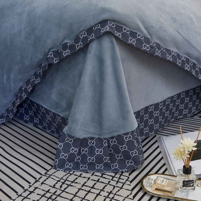 91家纺网 家纺一手货源 找家纺 杜先生2021新款230克牛奶绒拼角被边款四件套 古驰-深灰