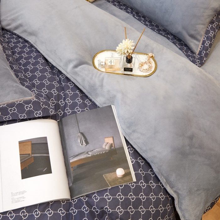 91家纺网 家纺一手货源 找家纺 杜先生2021新款230克牛奶绒拼角被边款四件套 古驰-深灰