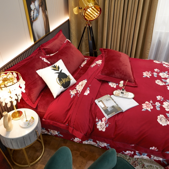 91家纺网 家纺一手货源 找家纺 杜先生2021新款230克牛奶绒拼角被边款四件套花开浓情酒红