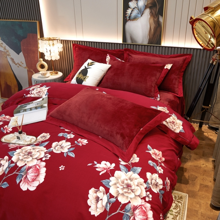 91家纺网 家纺一手货源 找家纺 杜先生2021新款230克牛奶绒拼角被边款四件套花开浓情酒红