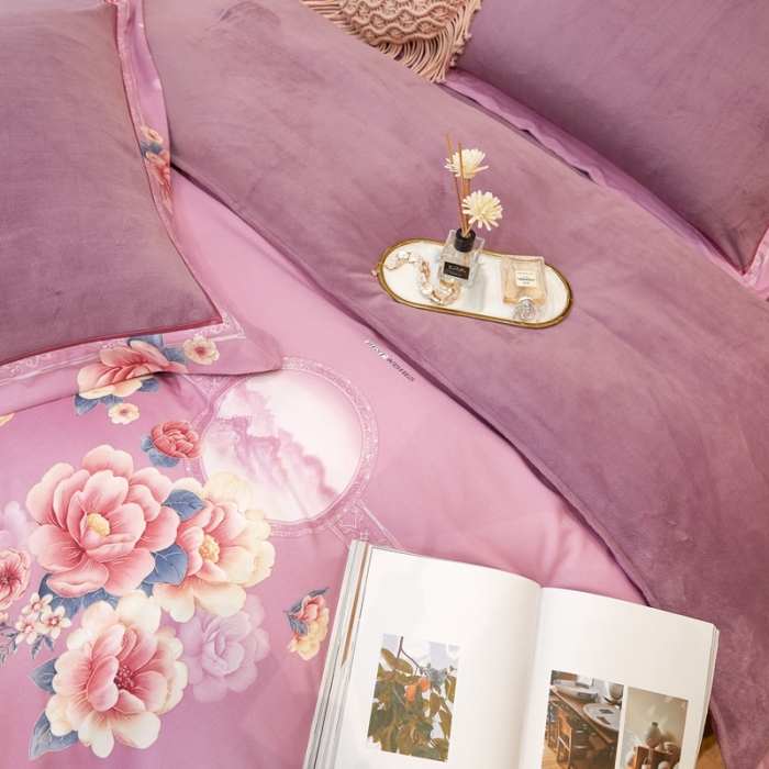 91家纺网 家纺一手货源 找家纺 杜先生2021新款230克牛奶绒拼角被边款四件套锦绣花期-粉