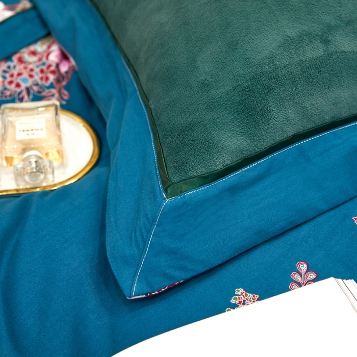 91家纺网 家纺一手货源 找家纺 杜先生2021新款230克牛奶绒拼角被边款四件套绝代年华墨绿