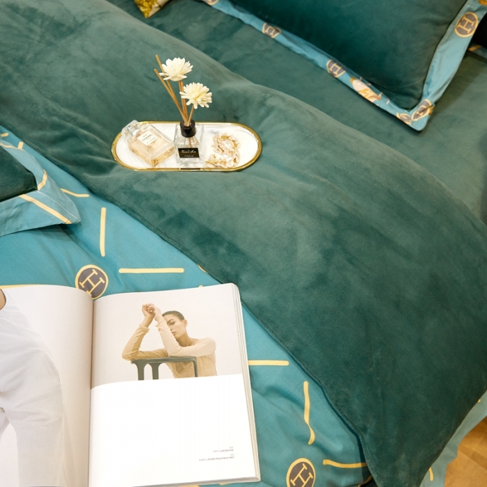 91家纺网 家纺一手货源 找家纺 杜先生2021新款230克牛奶绒拼角被边款四件套轻奢生活-绿