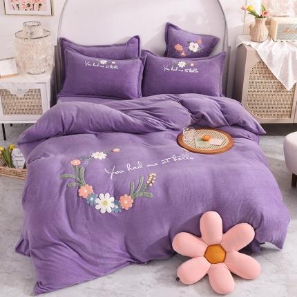 91家纺网 家纺一手货源 找家纺 青竹苑新款220克加厚牛奶绒毛巾绣花四件套花开浪漫紫色
