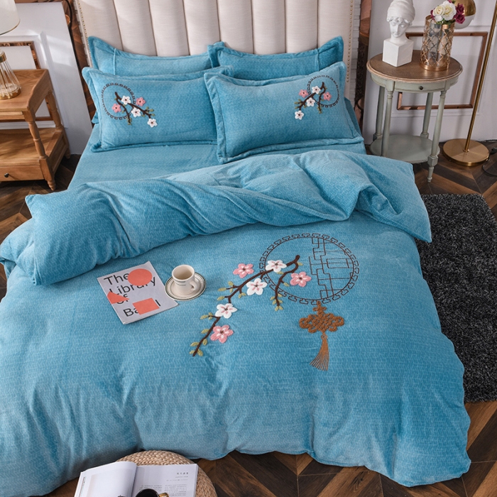 91家纺网 家纺一手货源 找家纺 青竹苑2021新款220克加厚牛奶绒毛巾绣花四件套中国结蓝色