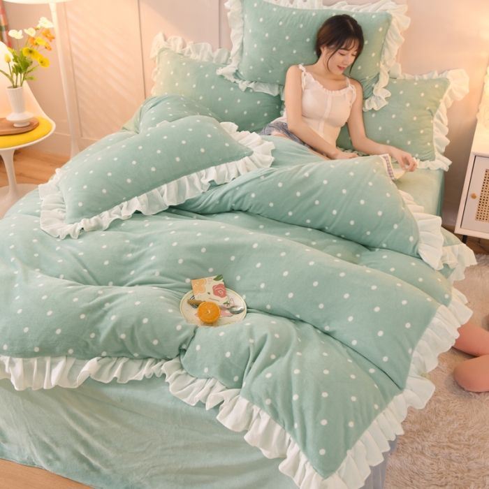 91家纺网 家纺一手货源 找家纺 绒世界 2022新款牛奶绒花边款四件套-爱心 绿-波点