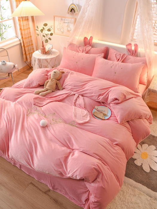 91家纺网 家纺一手货源 找家纺 （总）欧冠 2021新款水晶绒绣花兔耳四件套-萌兔