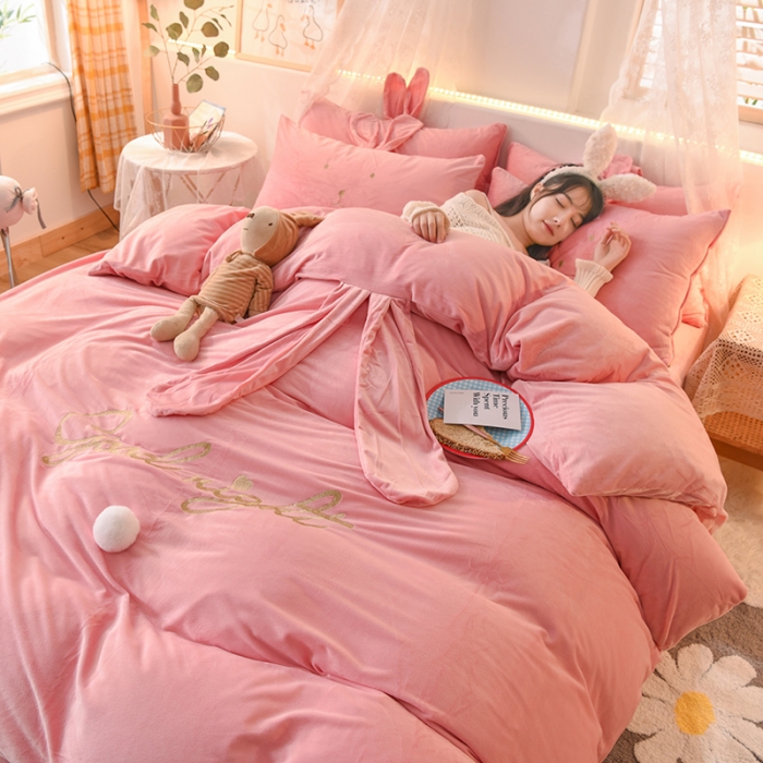 91家纺网 家纺一手货源 找家纺 欧冠 2021新款水晶绒绣花兔耳四件套-萌兔 萌兔粉色