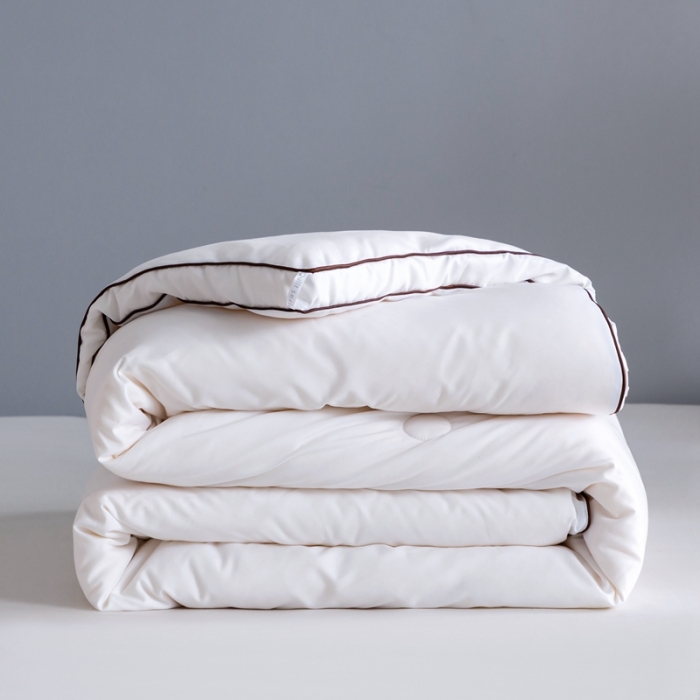 91家纺网 家纺一手货源 找家纺 森林人 2022新款立体刺绣大豆纤维被-皇冠 立体刺绣-象牙白