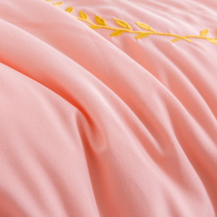 91家纺网 家纺一手货源 找家纺 森林人 2022新款立体刺绣大豆纤维被-皇冠 立体刺绣-浅玉