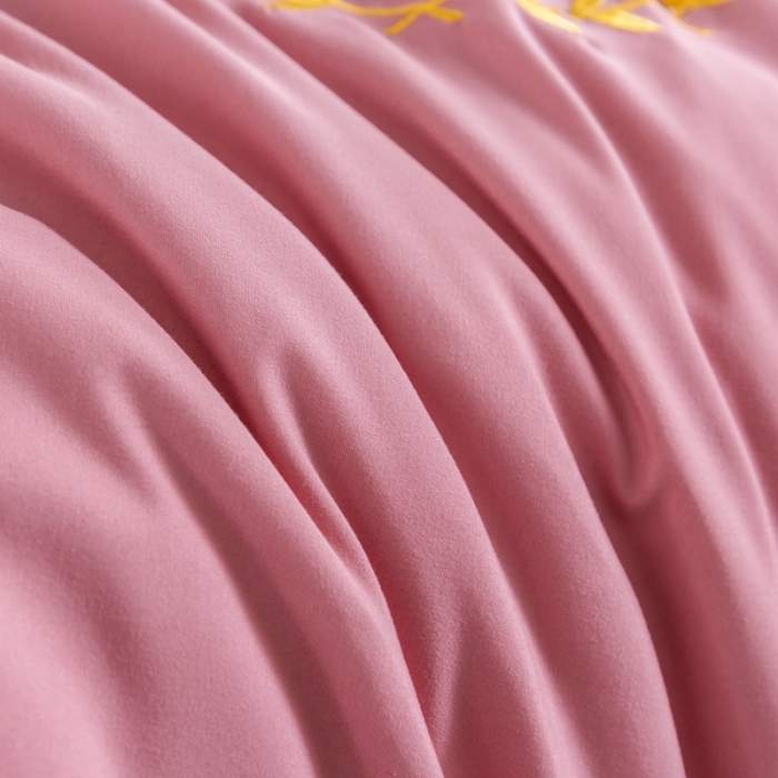 91家纺网 家纺一手货源 找家纺 森林人 2022新款立体刺绣大豆纤维被-皇冠 立体刺绣-豆沙