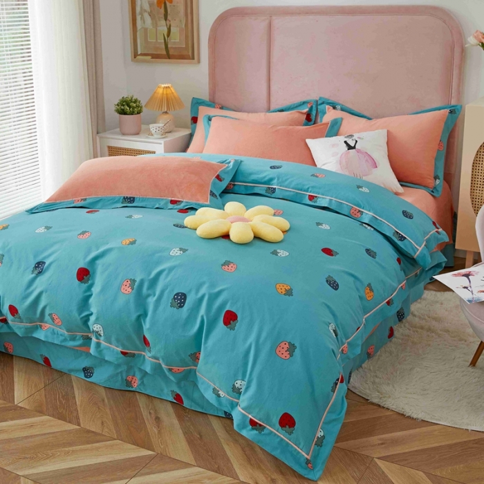 91家纺网 家纺一手货源 找家纺 杜先生 2021新款拼角被边款澳绒牛奶绒四件套 小草莓-绿